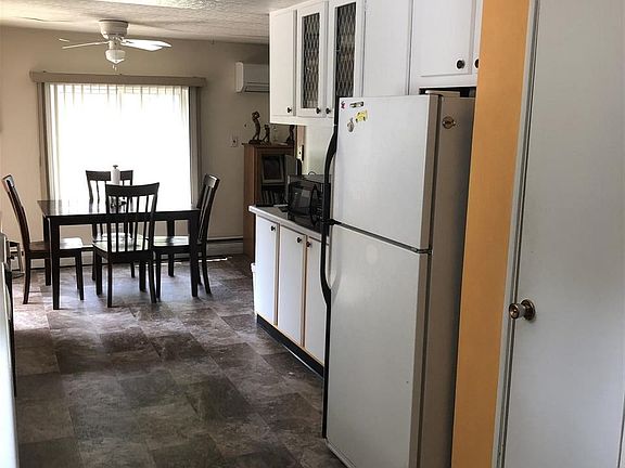 4th image of 107 Oak St