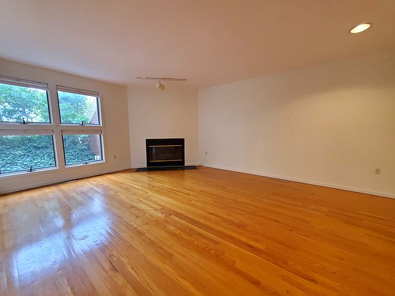 5th image of 31 Temple Ct #31