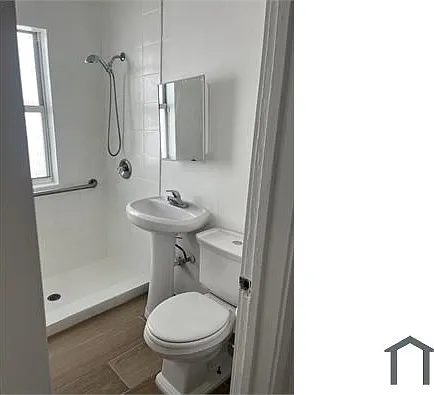 2036 SW 7th St #8 — Photo 4