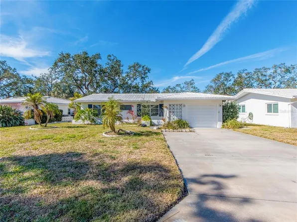 9290 141st St, Seminole, FL 33776