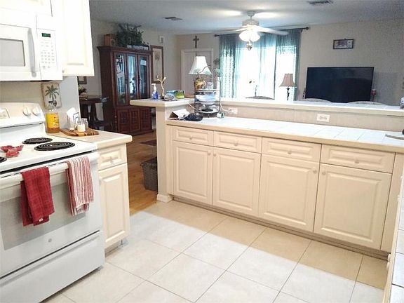 3rd image of 182 Empress Ave