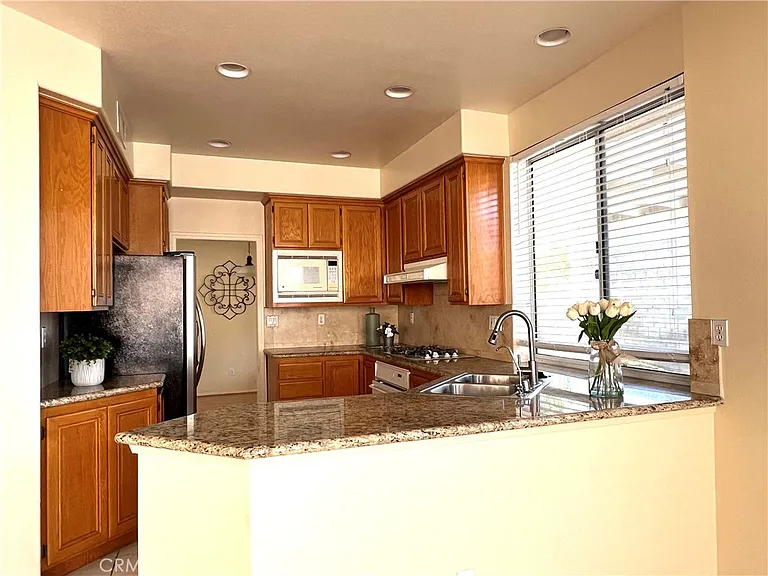 15201 Riviera Ln — Photo 6
