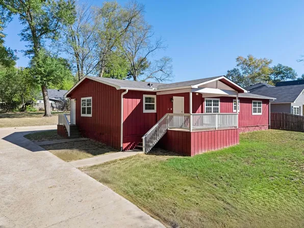 208 Hull Ave, Gladewater, TX 75647