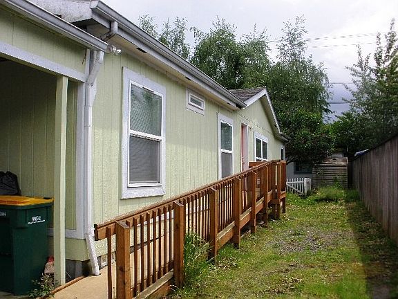 3rd image of 23285 NE Greenway Dr