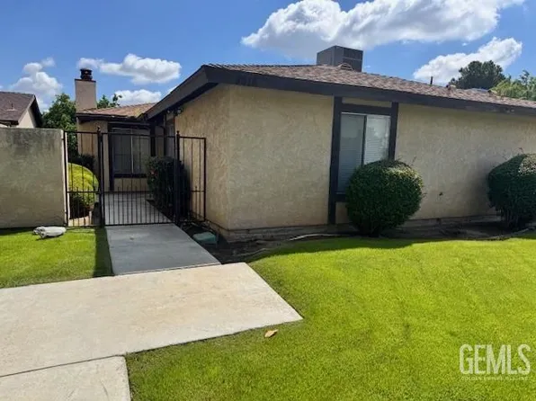 3316 S Half Moon Dr, Bakersfield, CA 93309