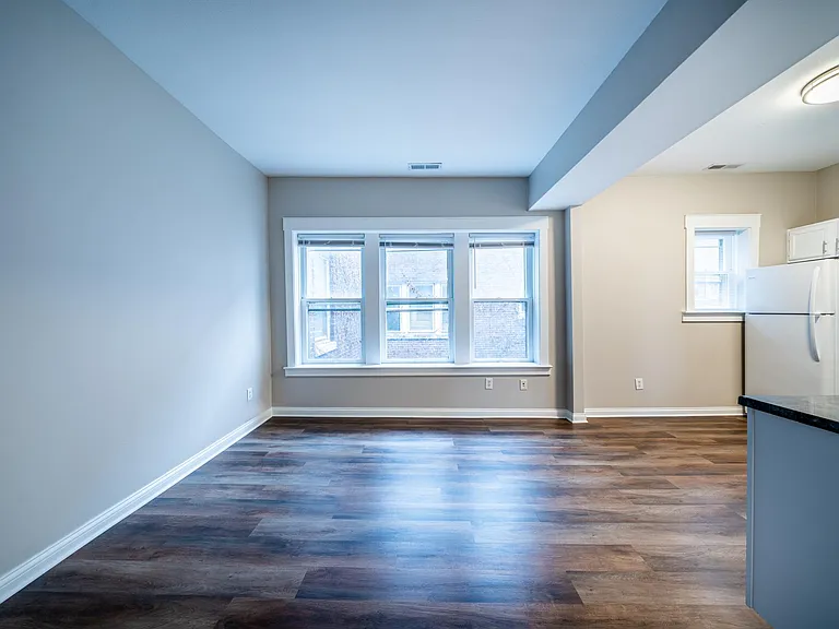 234 E 9th St #304 — Photo 4