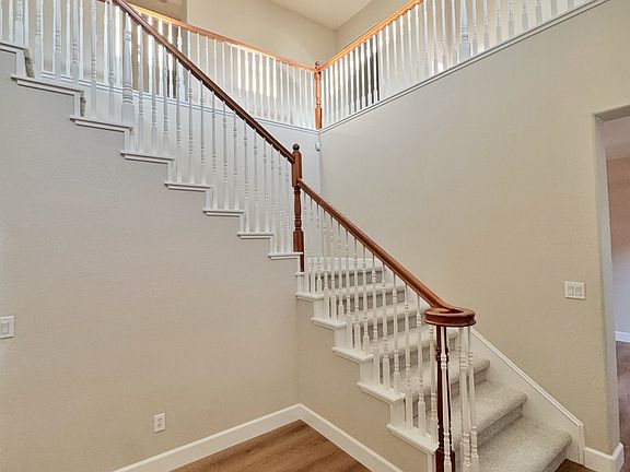 Entry staircase and vaulted ceiling.