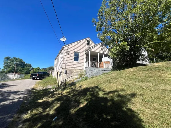 1018 Legion Dr, Saint Albans, WV 25177