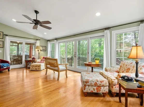 6-6A Wampanoag Dr, Acton, MA 01720