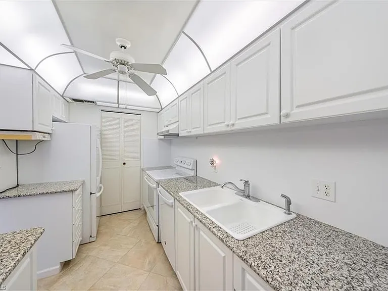 788 Park Shore Dr #D30 — Photo 6