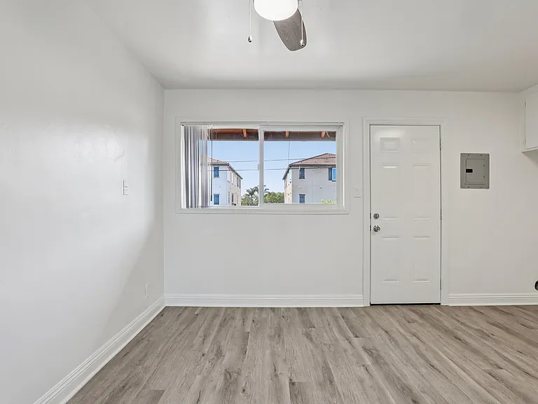 Mavis Plaza Apartments — Photo 10