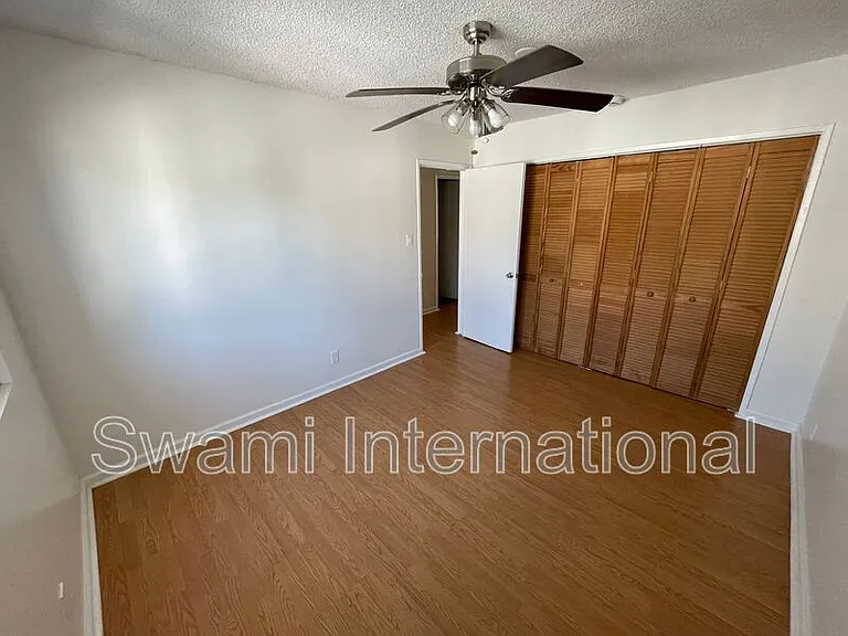 1535 W 102nd St #6 — Photo 14
