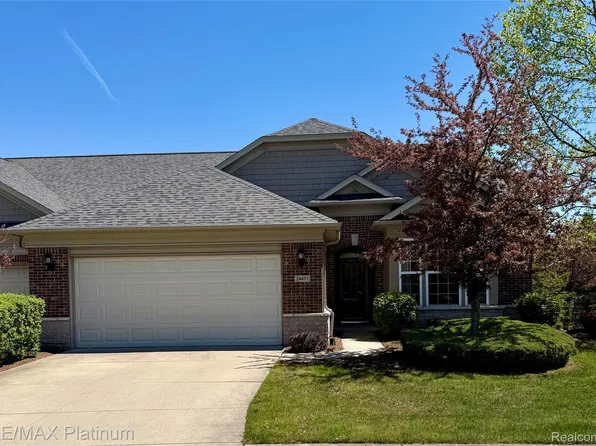 24471 Sand Lake Ln, Brownstown, MI 48134