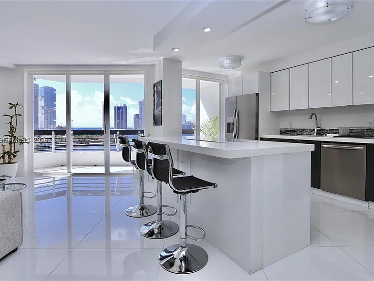 3600 Mystic Pointe Dr #1115 — Photo 5
