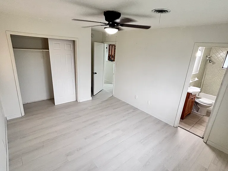 1400 Milmo Dr — Photo 8
