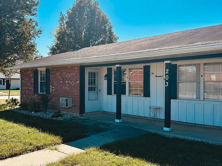 203 Rosemarie Dr — Photo 1