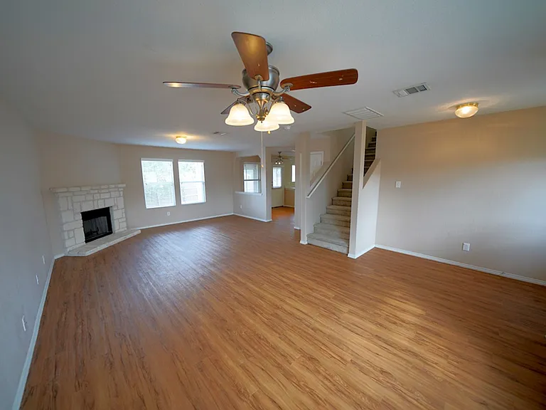 109 Willow Hl — Photo 8