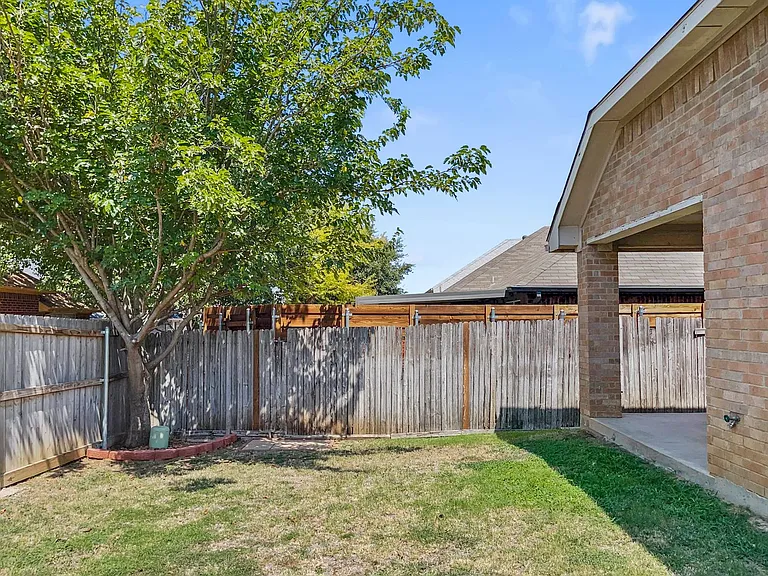 6220 Reddenson Dr — Photo 17