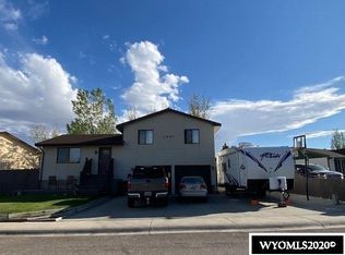 1460 N Riverbend Dr, Green River, WY 82935