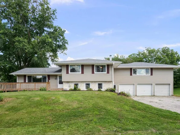 1206 14th St, Viola, IL 61486