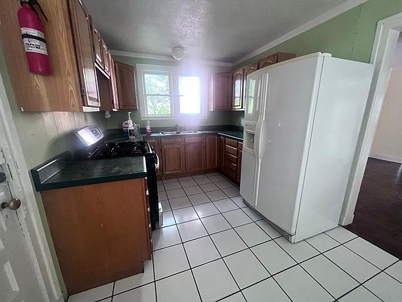 3rd image of 1521 NW 7th Ave