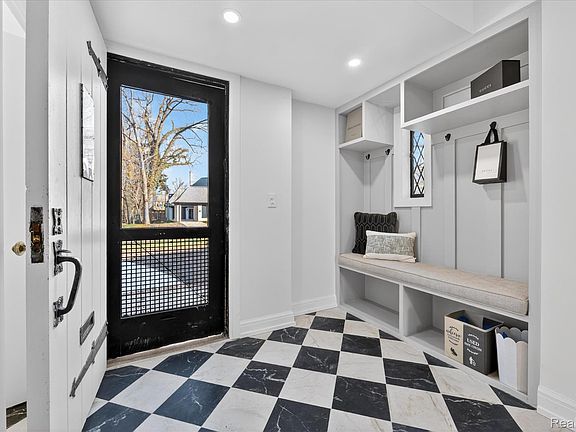 4th image of 3261 Sherbourne Rd