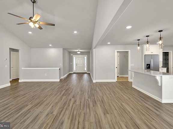 5th image of 20 Starlight Ln