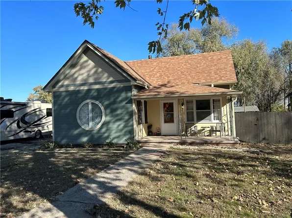 223 S Sibley St, Buckner, MO 64016