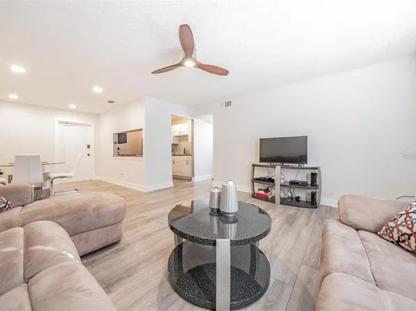 252 SW Monroe Cir N APT 4110, Saint Petersburg, FL 33703