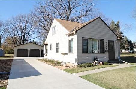 1st image of 319 N 4th Ave E