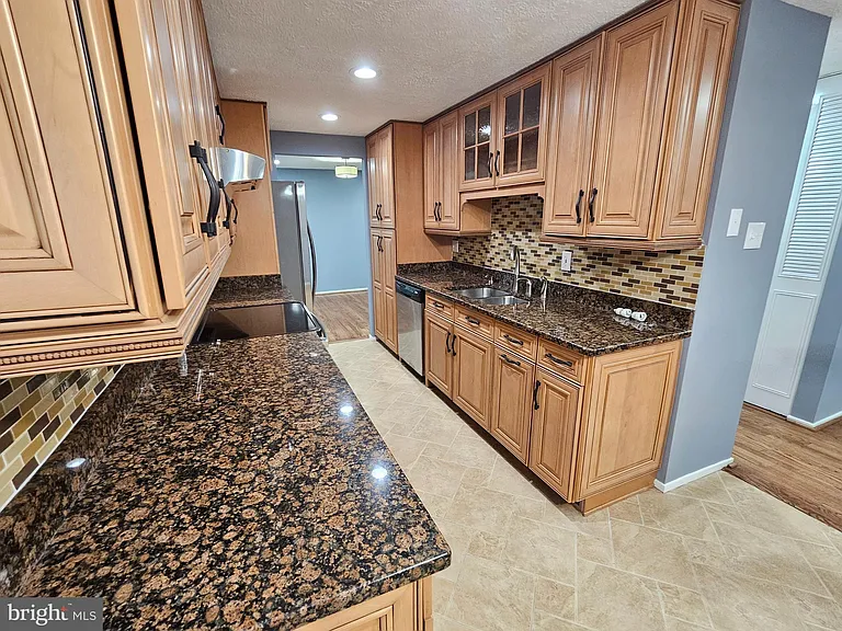 8619 Hayshed Ln — Photo 5