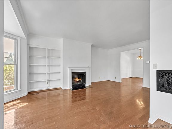 4th image of 1621 S Lewis Ave #1