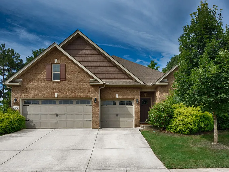 207 Blackwood Dr NW — Photo 2