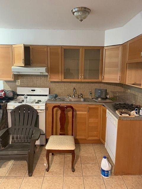 1st image of 1816 E 53rd St