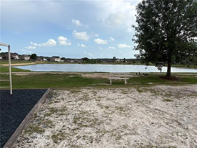700 Lakeview Ln — Photo 10