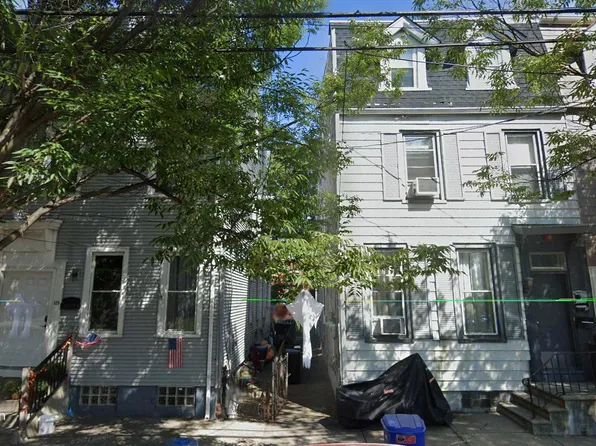 327 Market St, Gloucester City, NJ 08030