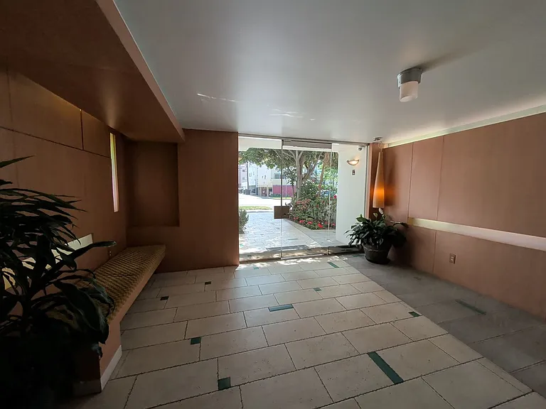 415 Montana Ave — Photo 28