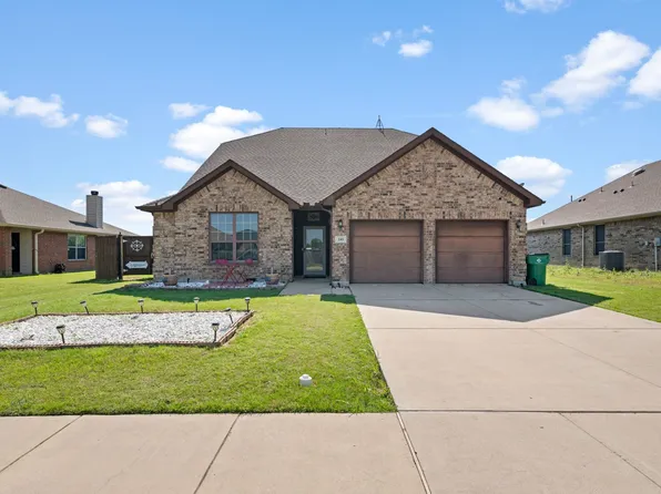 241 Saddlebrook Ln, Waxahachie, TX 75165