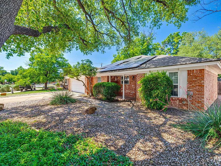 3108 Oak Forest Dr — Photo 6