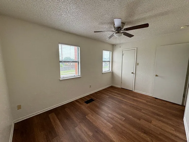 2515 Bermuda Dr — Photo 33