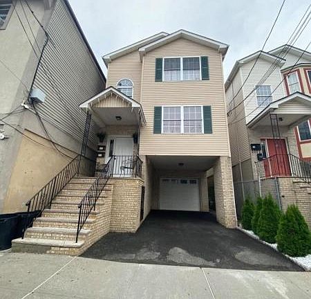 3rd image of 104 Livingston St