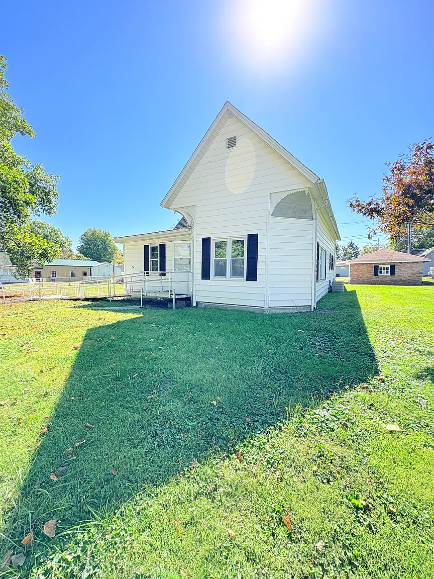 327 E Tennessee St photo 1