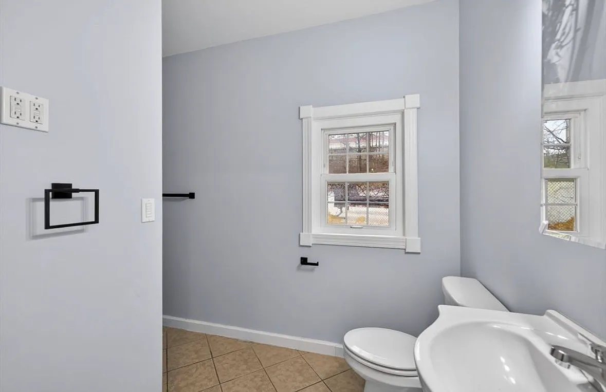 4 bed, 1600 sqft, $2,650 — Photo 4