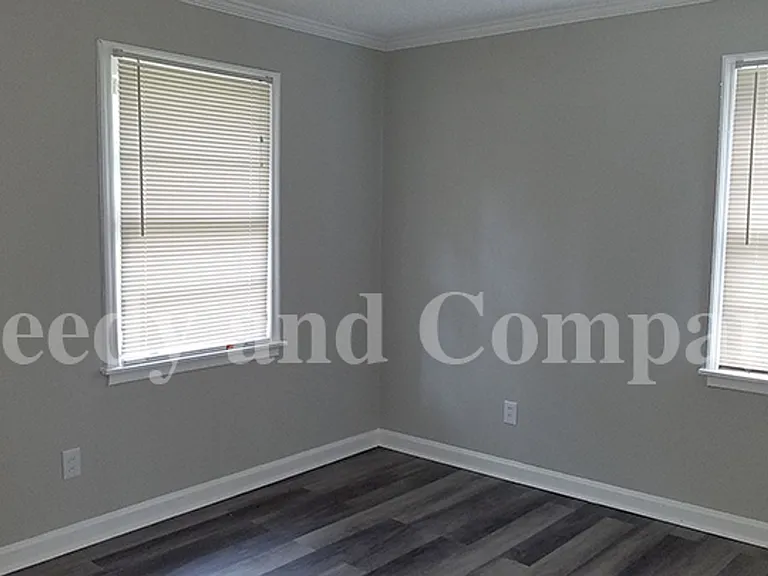 893 Linwood Rd — Photo 4