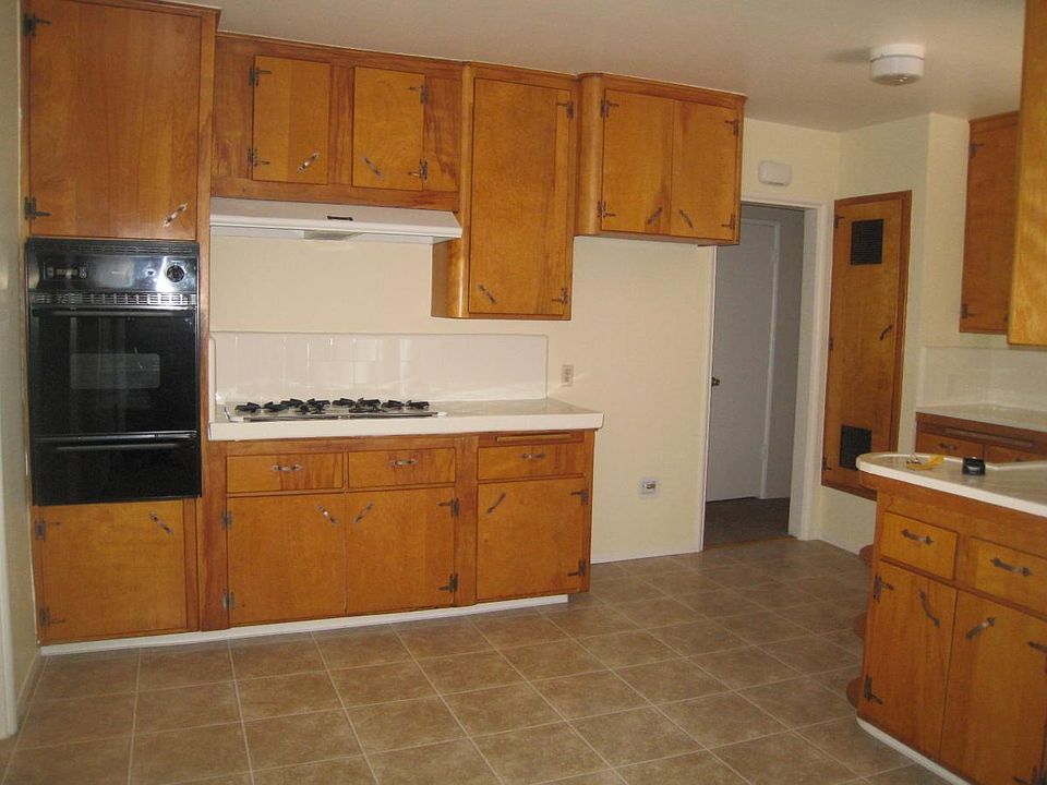2nd image of 964 W Flora St
