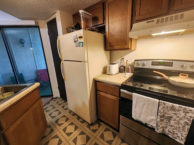 701 1/2 W 25th St #4 — Photo 7