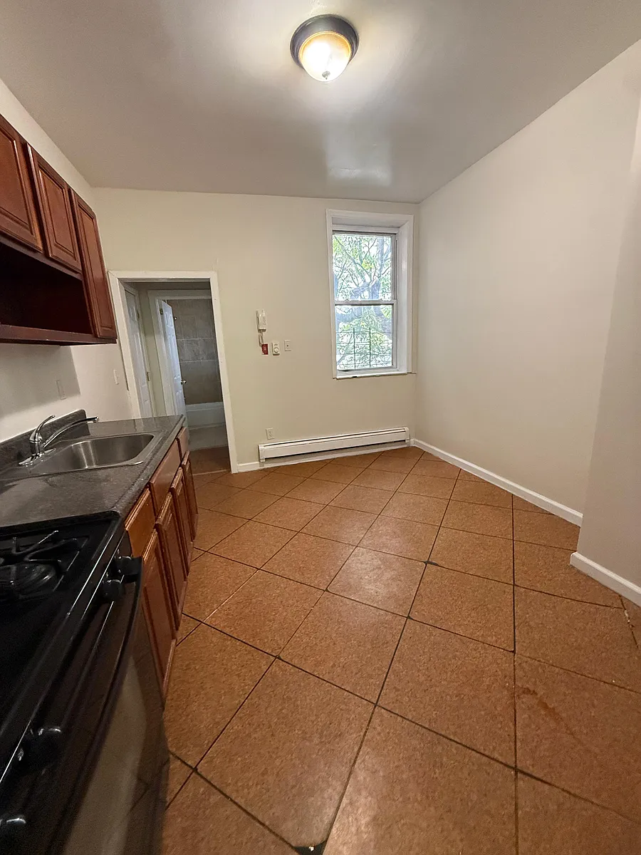Building Photo - 404 13th Ave #8