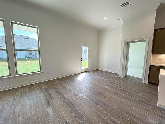 3rd image of 44216 Huntley Rd