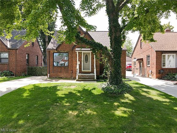 3rd image of 4607 Grantwood Dr