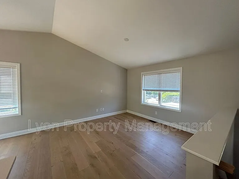 115 Coburn St — Photo 4